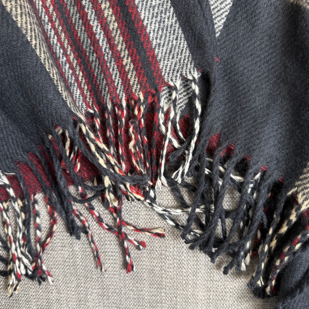 Jessica Simpson Plaid Poncho Navy Red Cream Fringe Wrap One Size NEW - Picture 6 of 9
